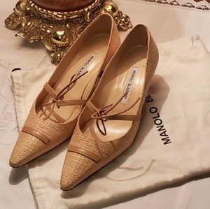 Manolo Blahnik Shoes - Manolo Blahnik pointy toe heels Manolo Blahnik Shoes - Manolo Blahnik pointy toe heels